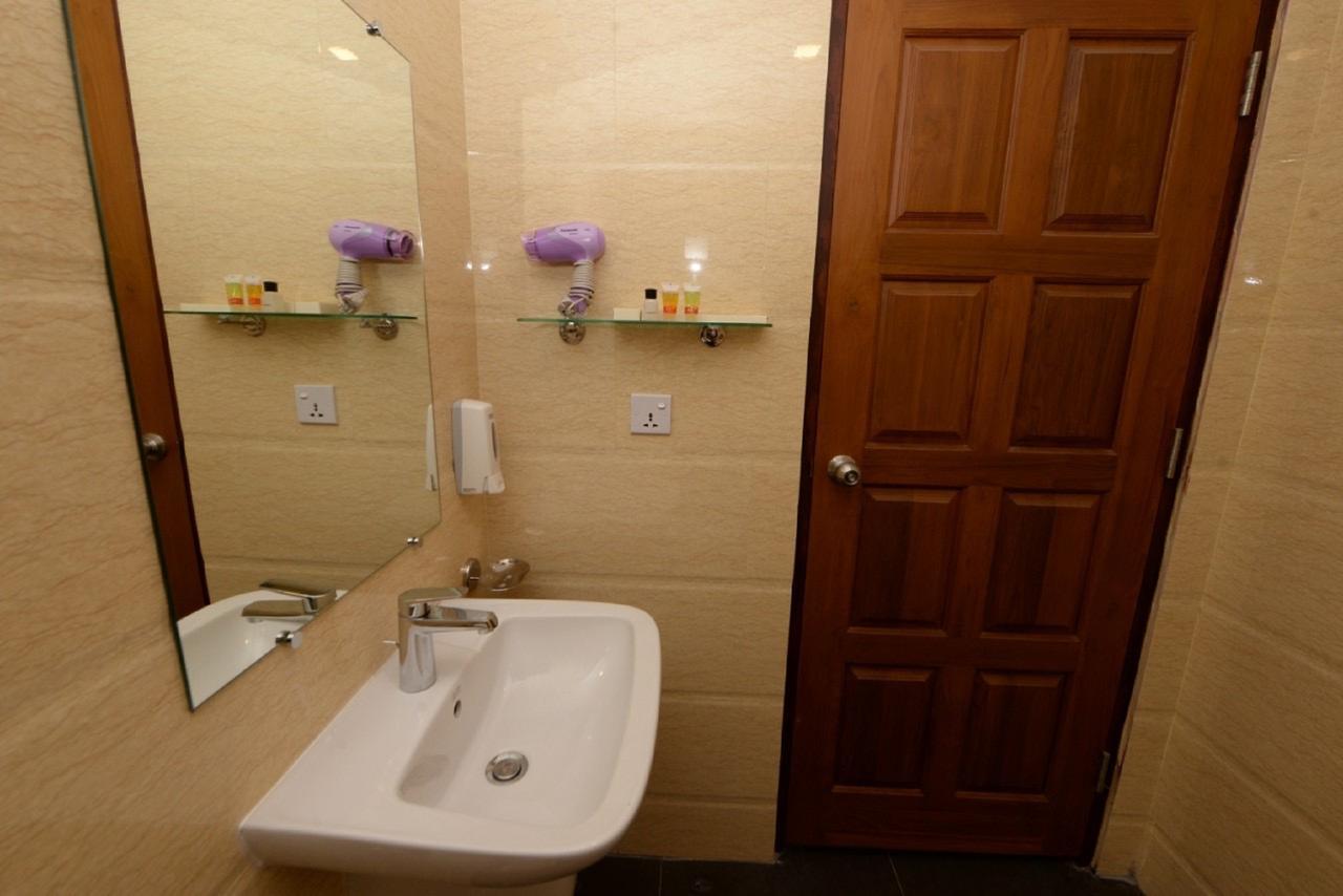 Min Nandar Garden Hotel Thanlyin Dış mekan fotoğraf